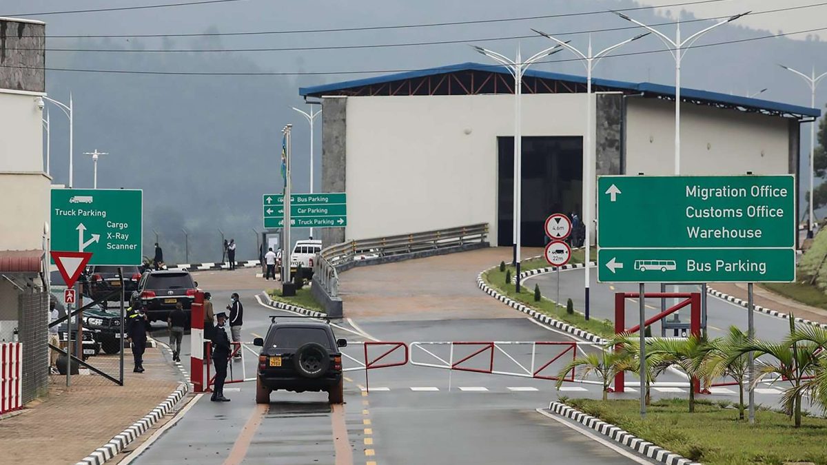 Border Crossing Tips: Uganda to Rwanda Safari